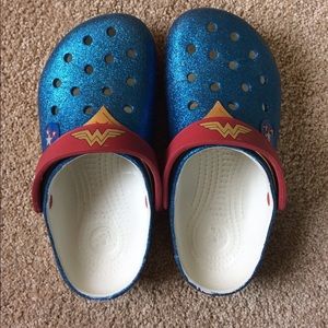 WONDER WOMAN CROCS (LIMITED EDITION)